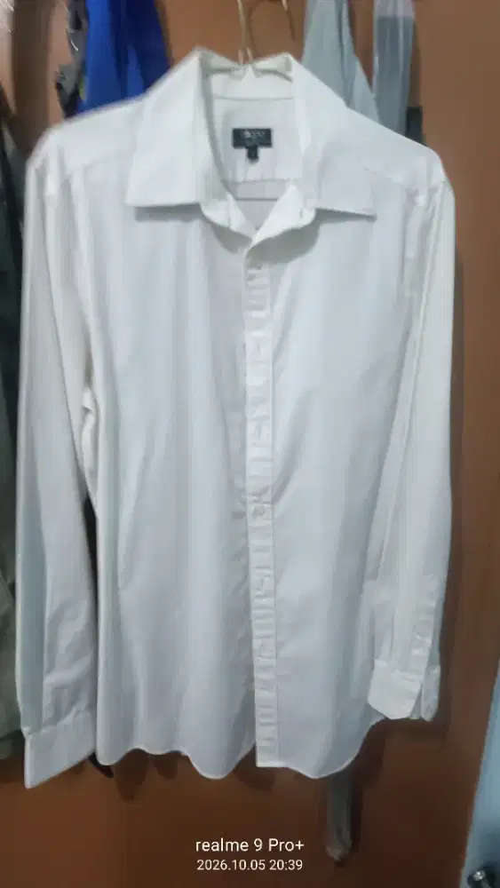 Gratis Kemeja Warna Putih Gading
