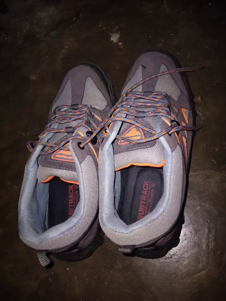 DIJUAL SEPATU TRACKING/SEPATU GUNUNG
