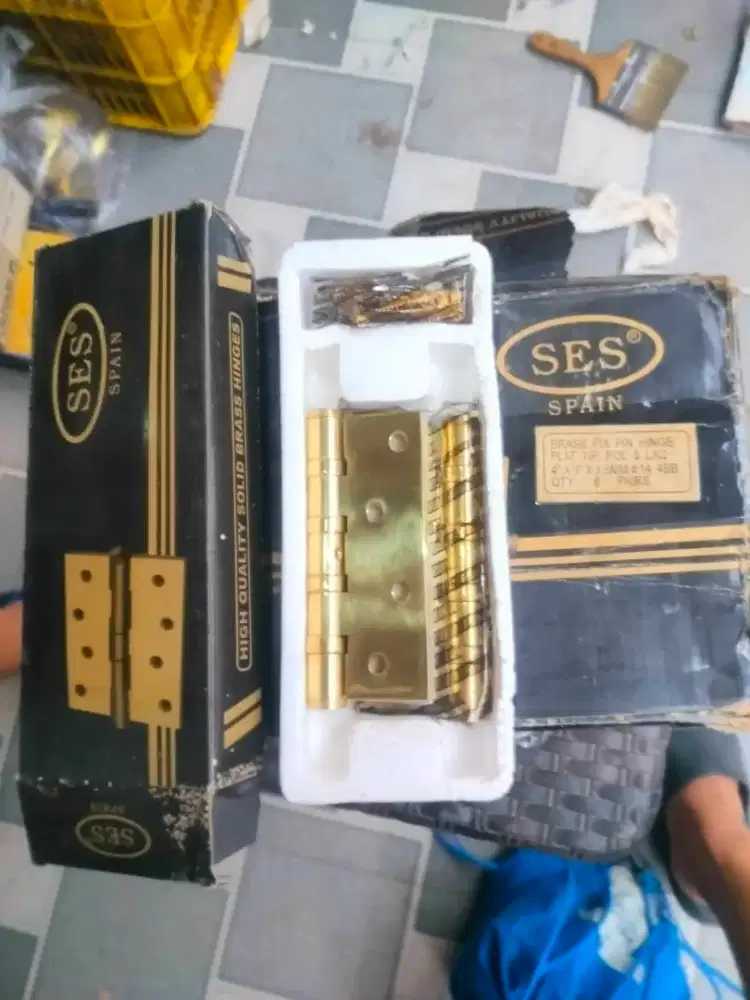 Engsel pintu SES kuningan