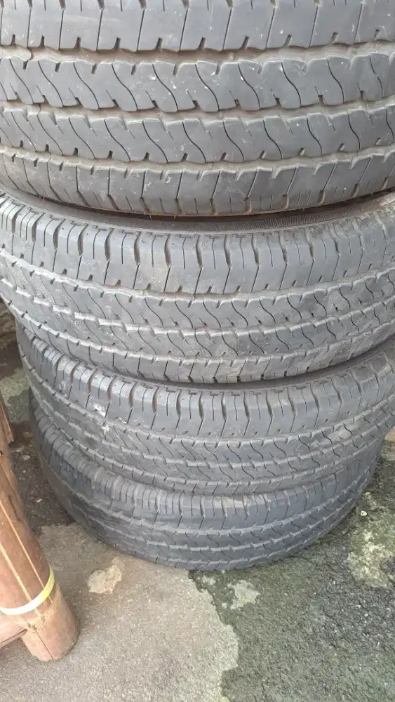 Ban 225 75 r16 gt radial maxmiller like new