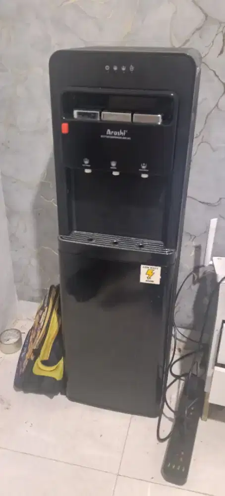 Dispenser arasi galon bawah