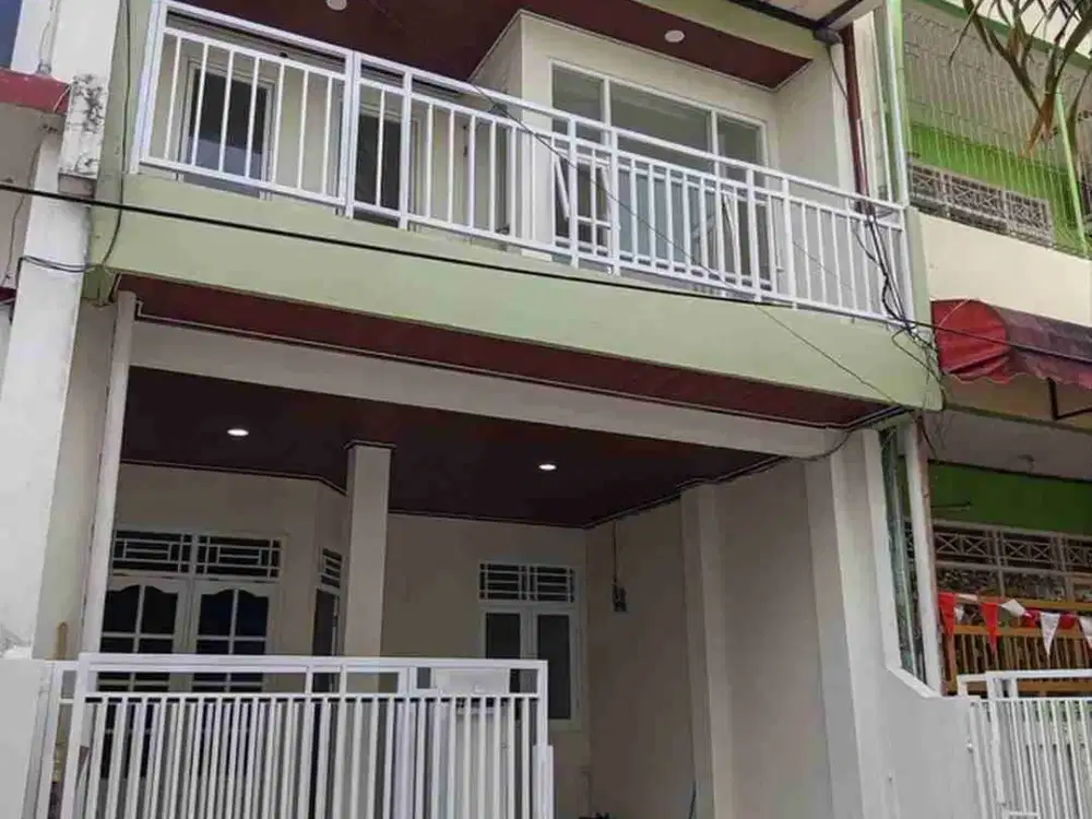Di jual rumah lokasi strategis 2 lantai sudah di renovasi di kranggan permai