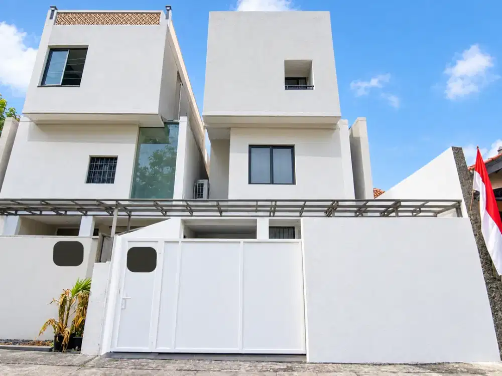 Jual Cepat Rumah 3 Lantai Modern ada Rooftop, Kitchen Set, Water Heater di Tegal Parang, Jakarta Selatan