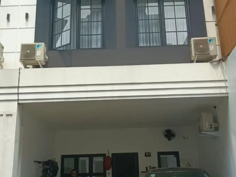 RUMAH SIAP HUNI STRATEGIS BEBAS BANJIR HANYA 200 METER KE JALAN RAYA RAGUNAN JATI PADANG, JAKARTA SELATAN.