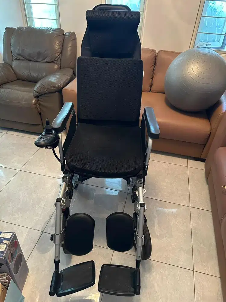 Kursi Roda Elektrik Otomatis Joystick