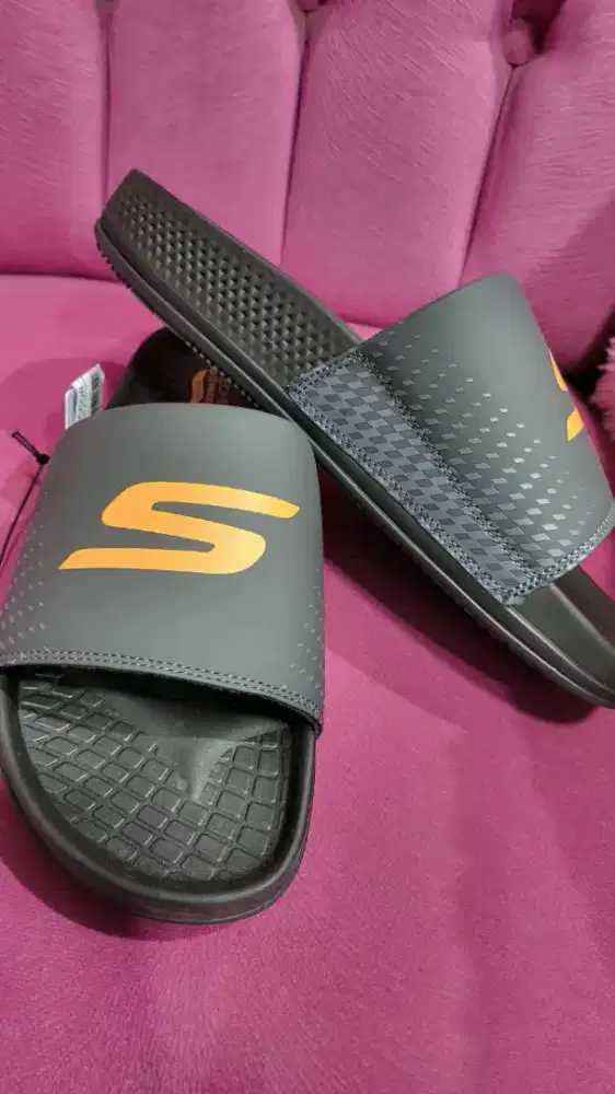 Sandal skechers original size 43.5 kondisi baru gress