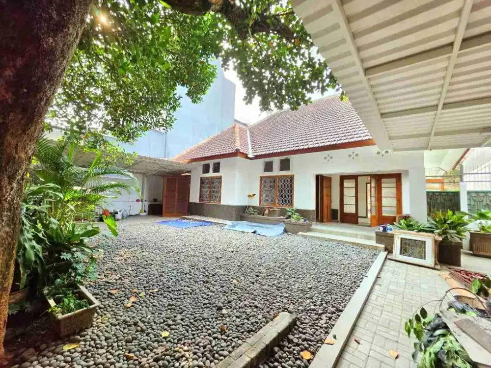 Sewa Rumah Parkir Luas di Wijaya Jakarta Selatan