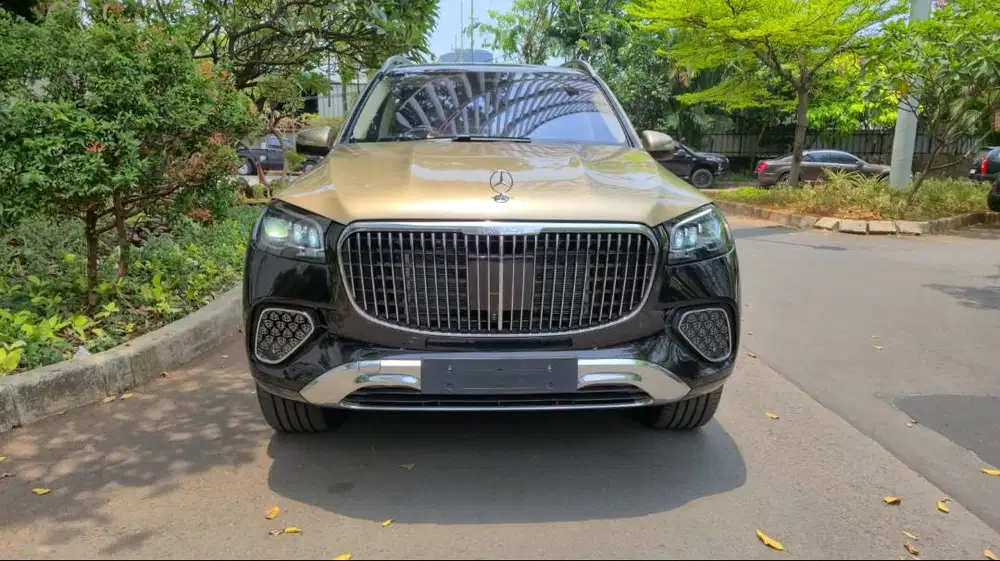 MERCEDES BENZ MAYBACH GLS600 VIP SEAT TWO TONE 2026