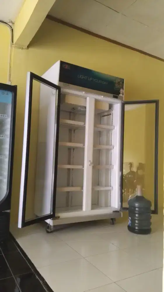 Jual 1 Set Showcase 2 Pintu 600L dan Showcase 1 Pintu Kecil