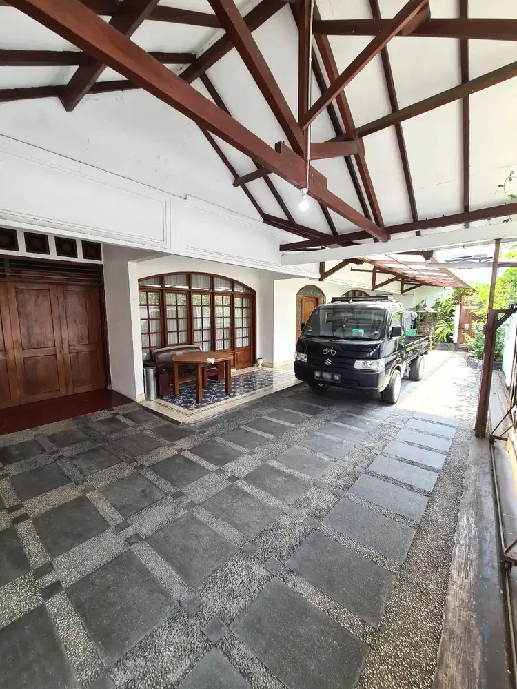 Rumah 2 Lantai dekat Kampus Atmajaya Demangan