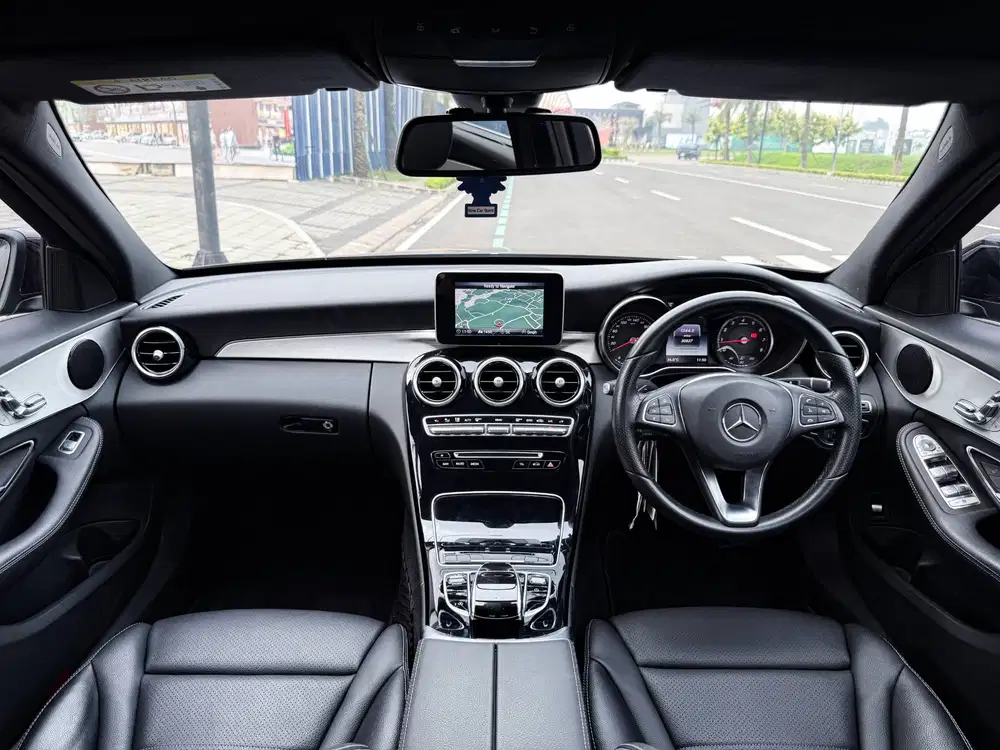 MERCEDES BENZ C200 AMG 2018 HITAM MERCY LOW ODO KM RENDAH