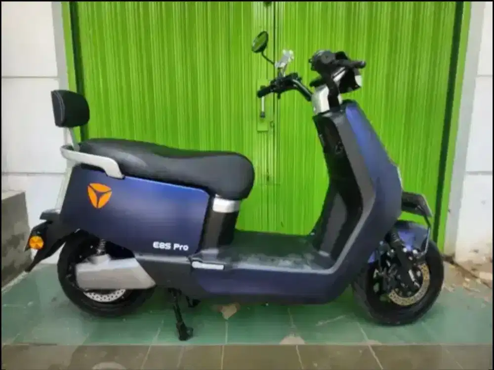 Motor listrik merk Yadea E8S Pro