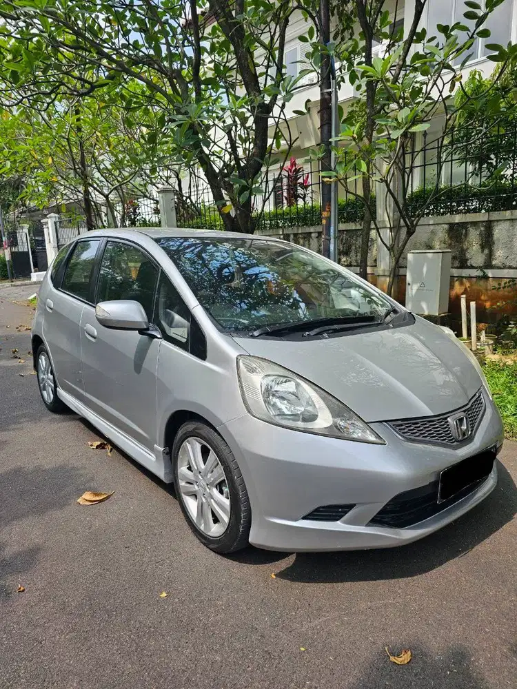Honda Jazz 2010 Silver 1.5 RS Bensin-AT - Tangan Pertama