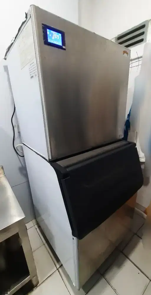 ICE MAKER (MESIN PEMBUAT ES KRISTAL)