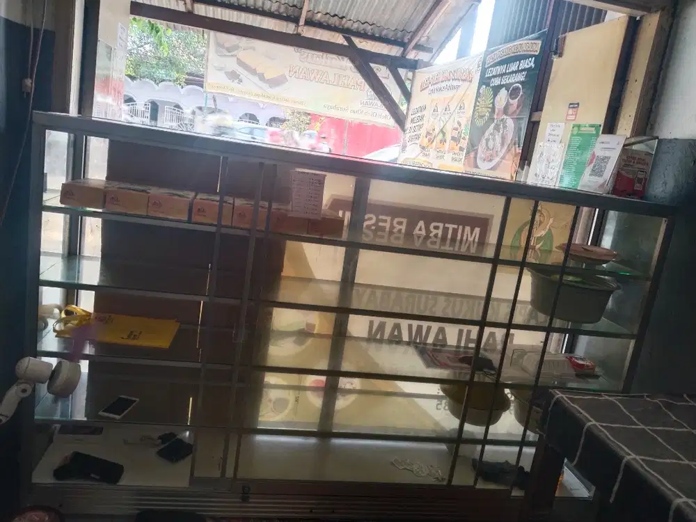 Di Jual Etalase Warung