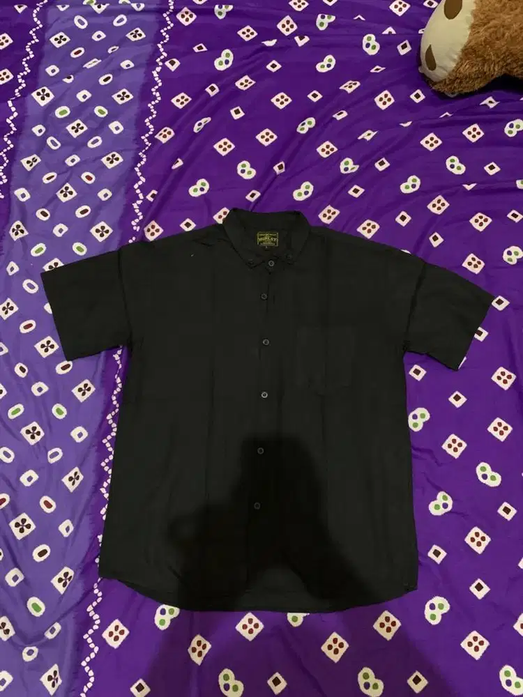 kemeja hitam polos