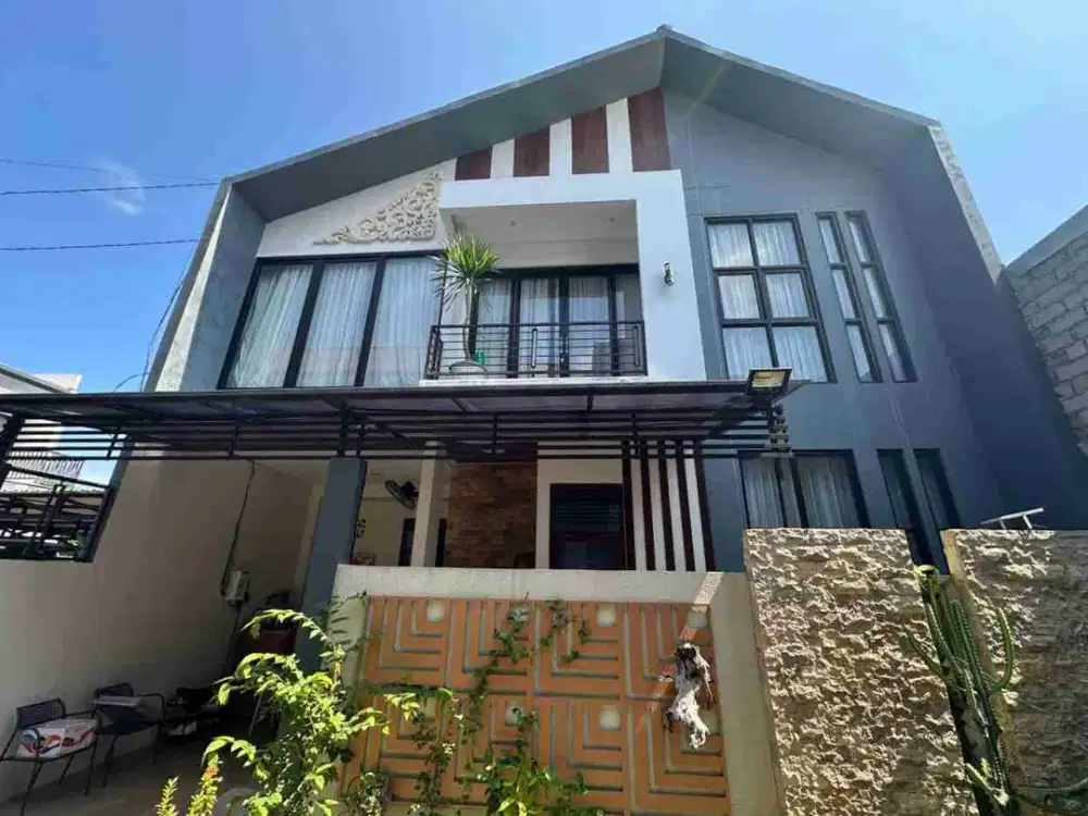 Rumah 2 Lantai di Renon Fully Furnished Parkir Luas