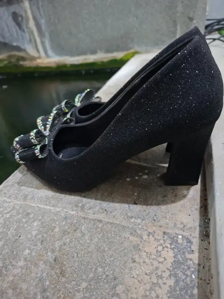 Sepatu Ellora Hitam Glitter