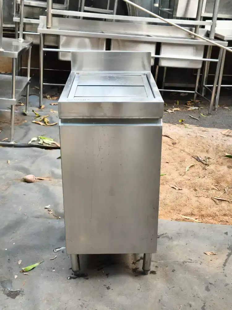 Ice bin UK 40x57x85
UK lubang ice bin 30x42x53

Harga 1.900.000