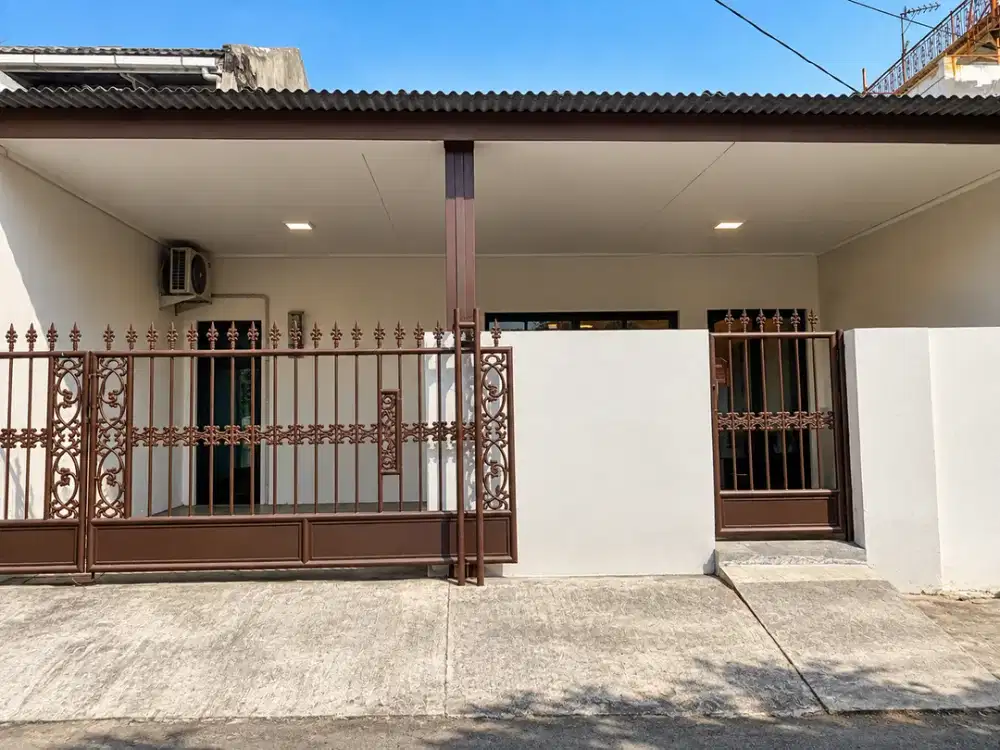 Rumah siap huni di jalan Irida Timur Raya . Bekasi jaya