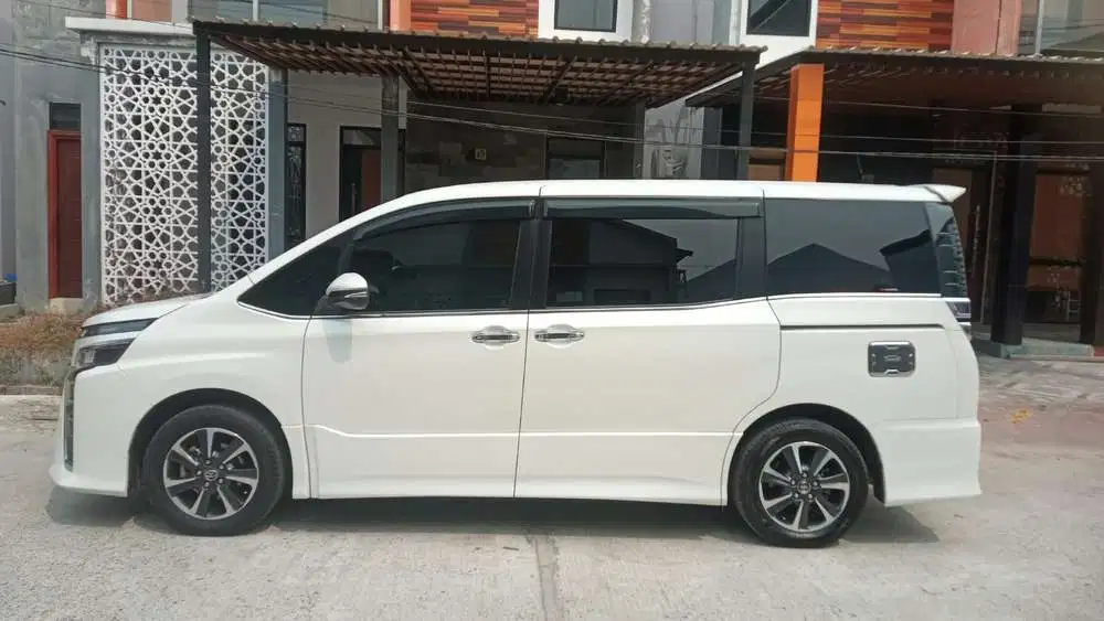 Toyota Voxy 2018 Bensin