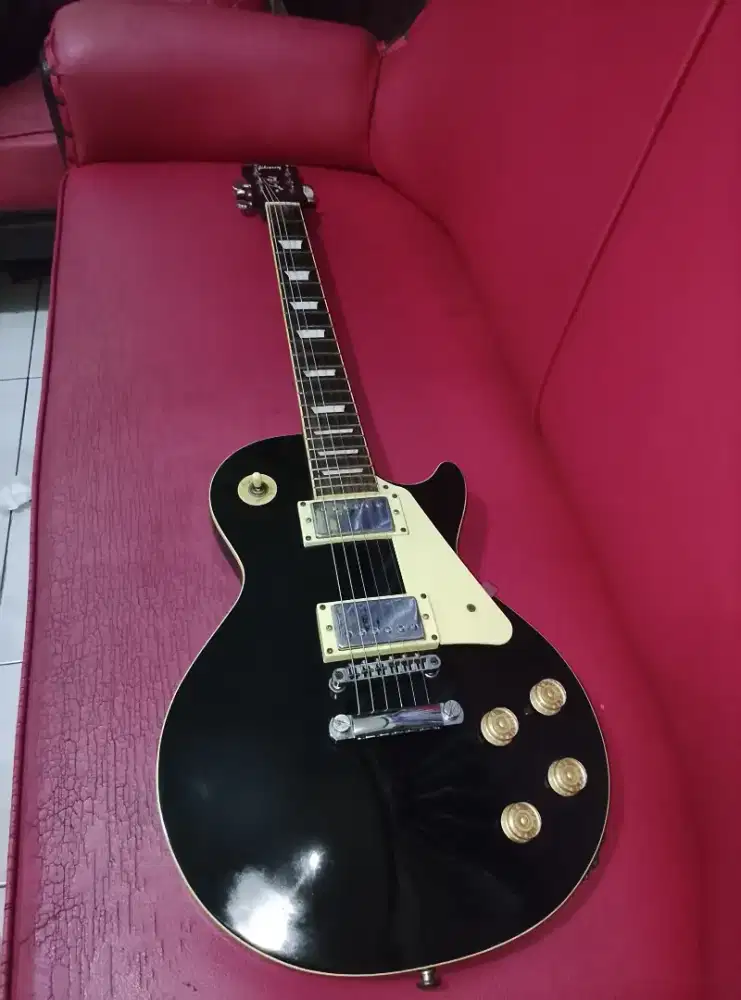 Gitar Gibson less paul