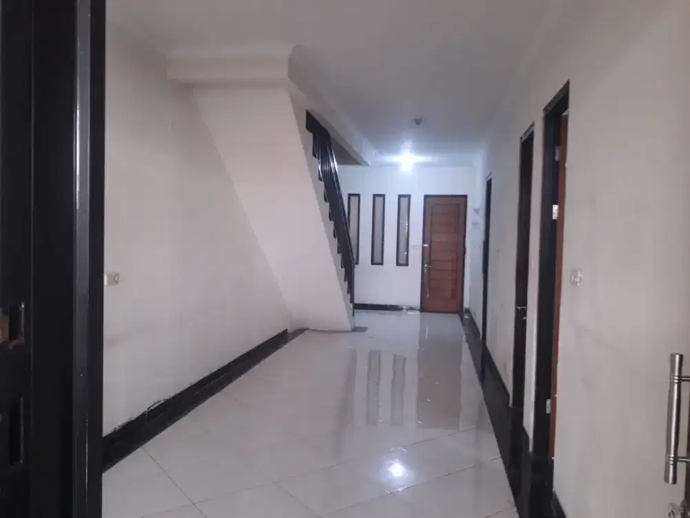 Di kontrakin rumah tingkat
