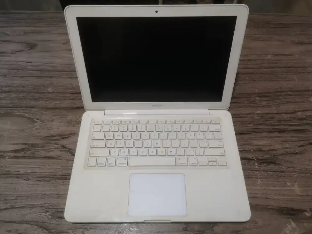 Macbook white 2010