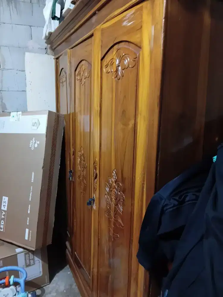 Lemari kayu jati 3 pintu