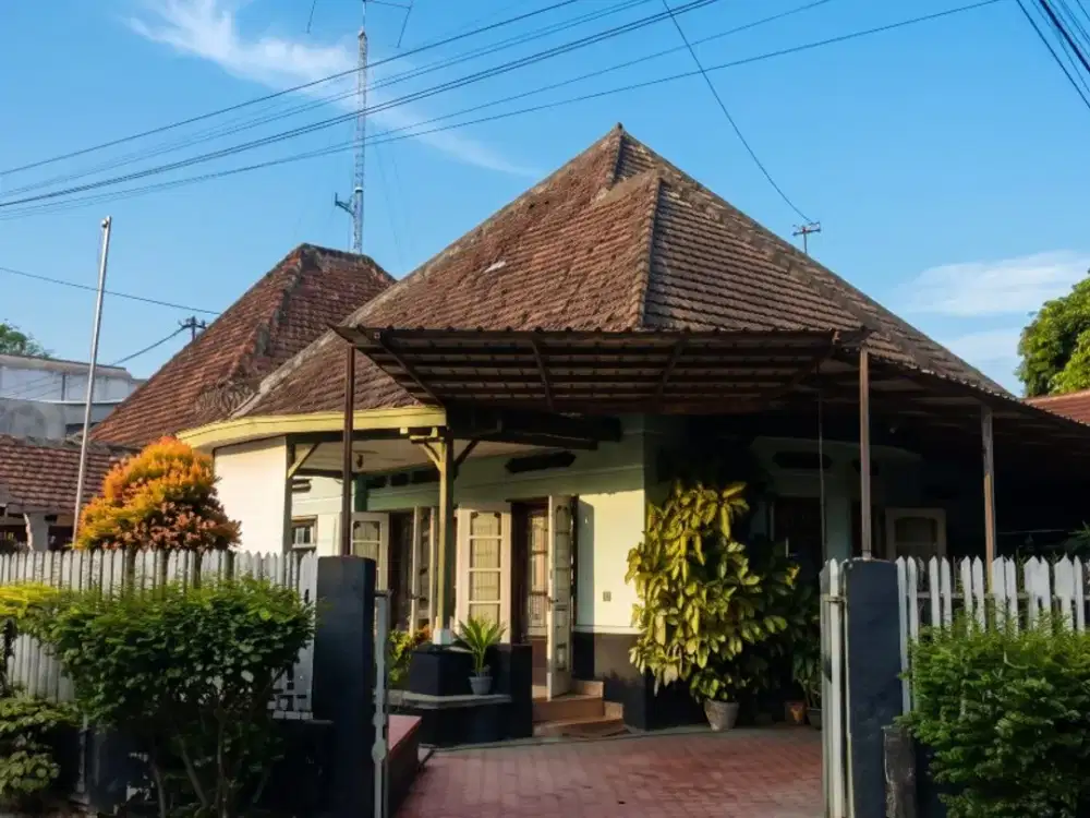 Dijual Rumah Klasik Terawat di Jalan Pulau Pulau Kasin Malang Negotiable