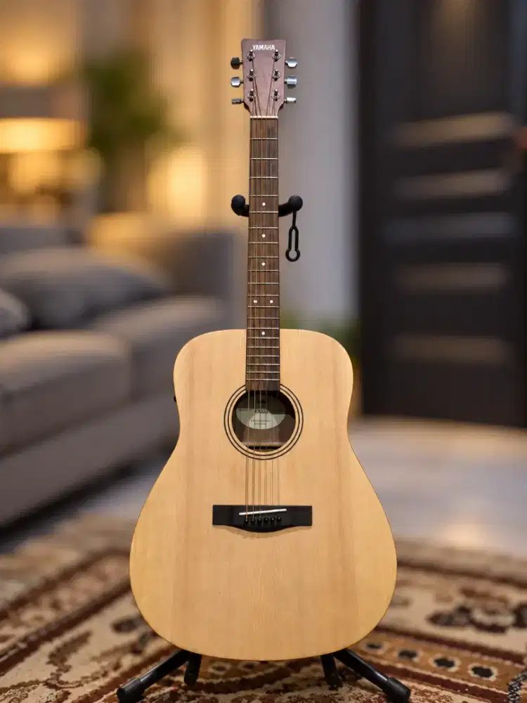 Jual Butuh Guitar Yamaha FX400