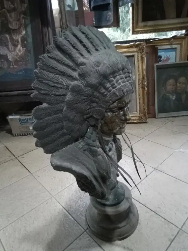 Patung kepala suku panjang 85 x lebar30 cm