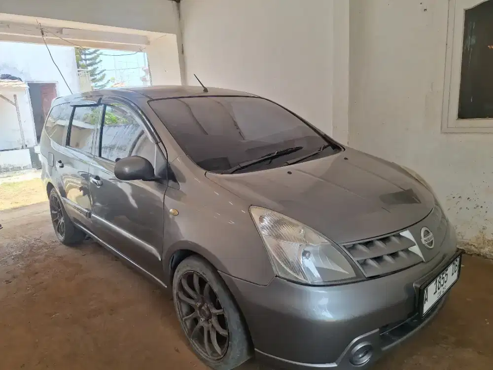 Nissan Livina tahun 2009