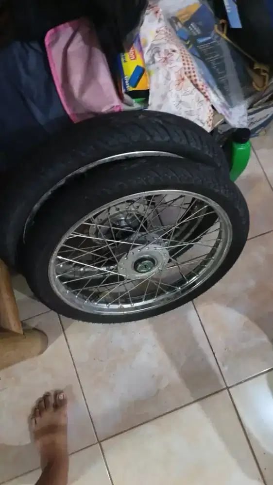 Satu set Ban depan dan belakang beserta Velg dan printilan nya