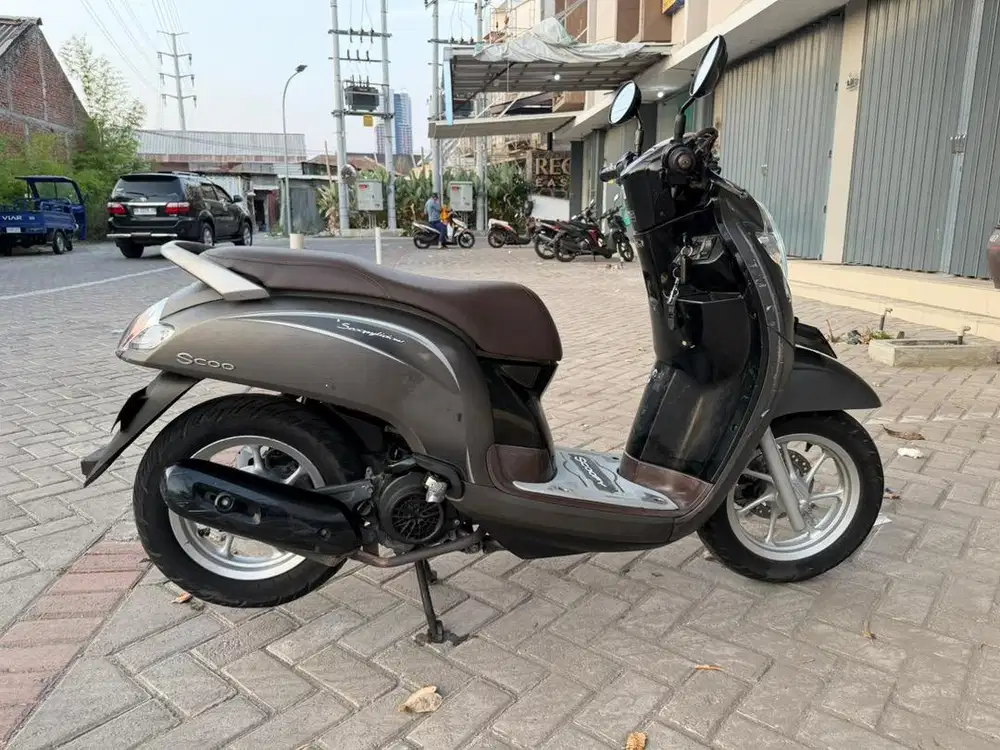 Scoopy Abu-abu 2018