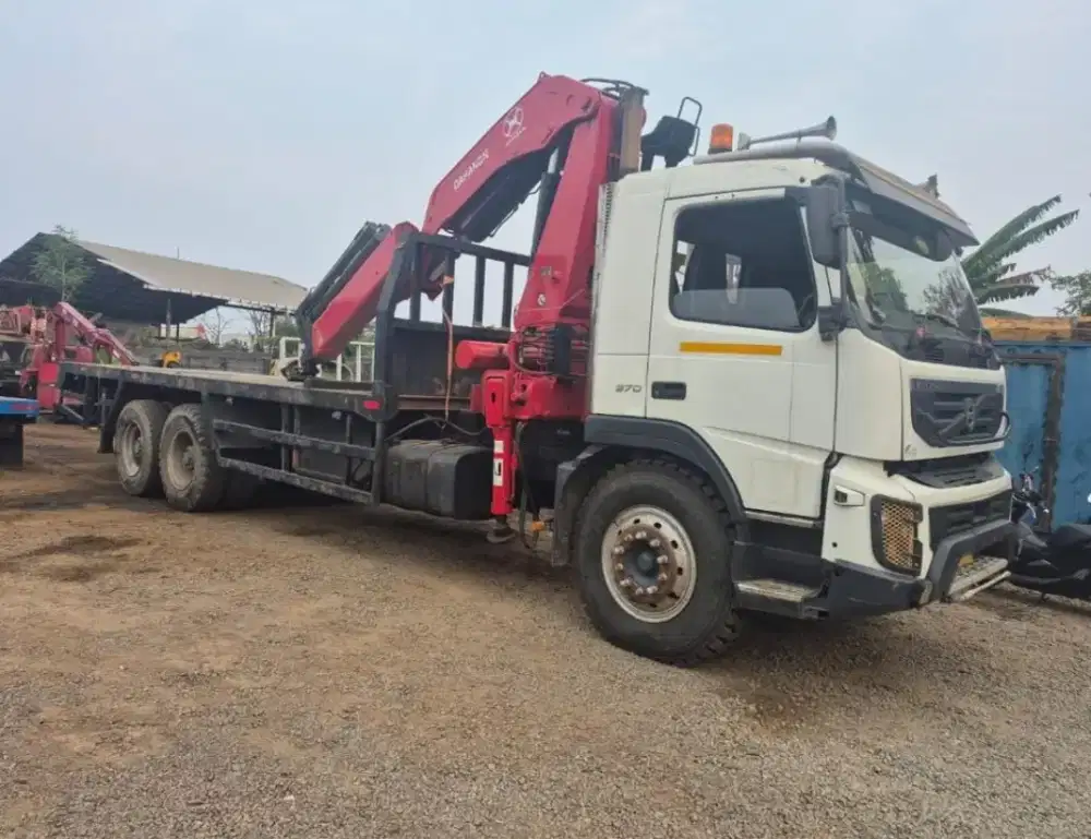 Truck Volvo crane 15 ton tahun 2014