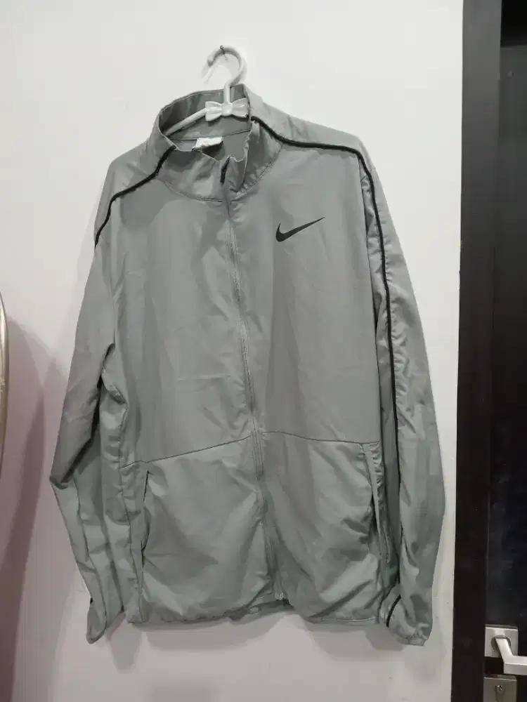 Jaket training original size L setara XL kondisi bekas pakai mulus