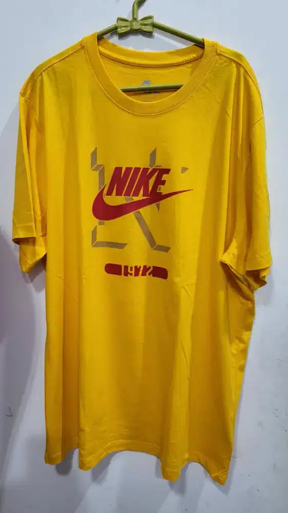 Kaos 100% original ukuran XL kondisi dipakai 1 kali