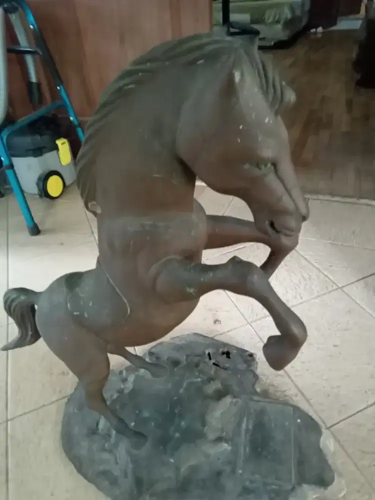 Patung kuda  perunggu