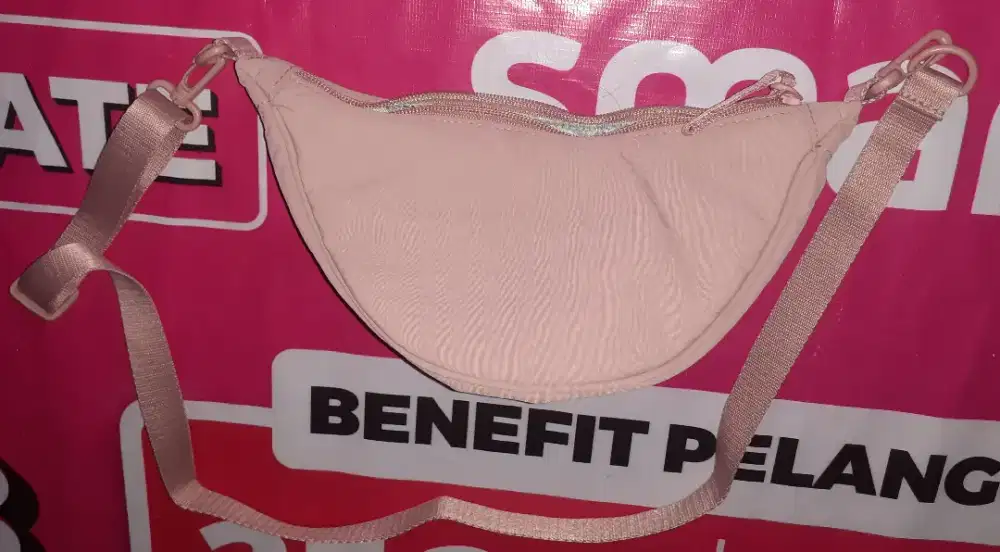 Uniqlo Halfmoon Like New