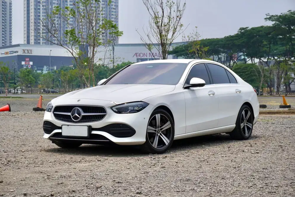 Mercedes Benz C200 W206 Avantgarde M254 EQ-Boost 2023 Putih Terawat