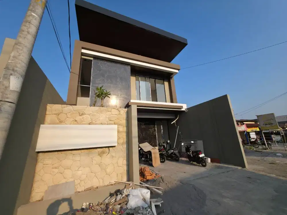 Rumah Mewah dengan Private Pool dekat Bandara Adisucipto Purwomartani Sleman