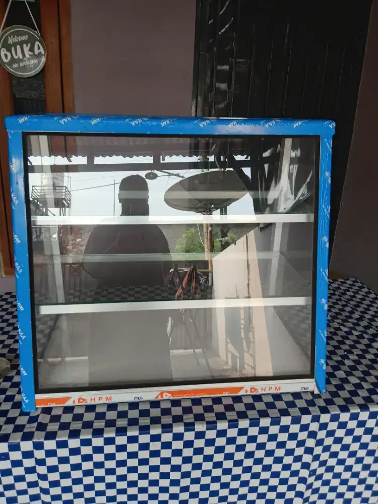 Etalase miring cocok untuk jualan mknan