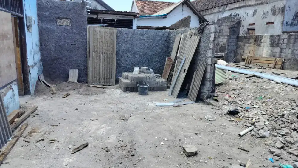 Disewakan rumah dan gudang proses renovasi di Jl Tukad Banyusari