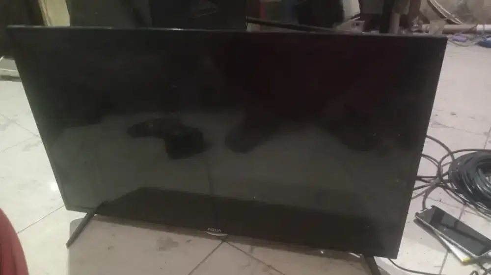 TV AQUA 32 IN sesuai type pada foto tv layar retak matot.