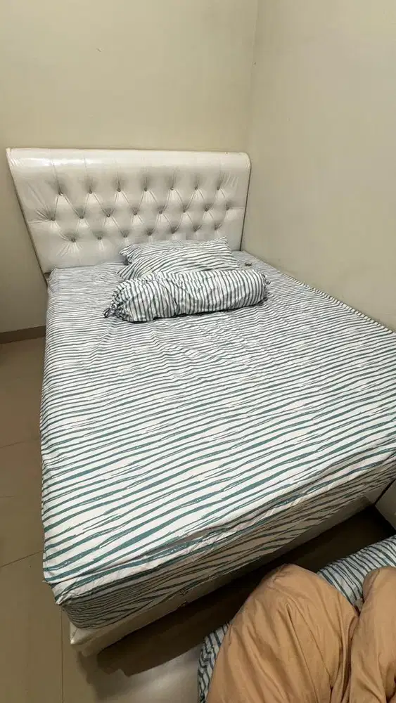 Dijual Kasur dan Dipan Kondisi Bagus