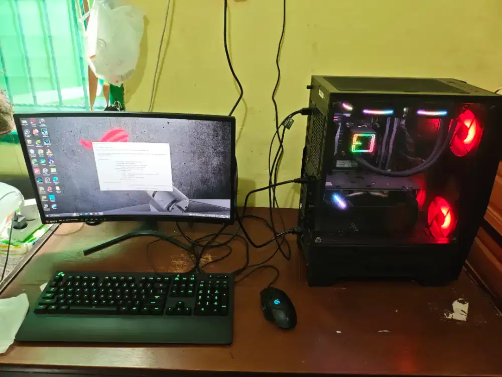 PC dengan layar melengkung dari msi