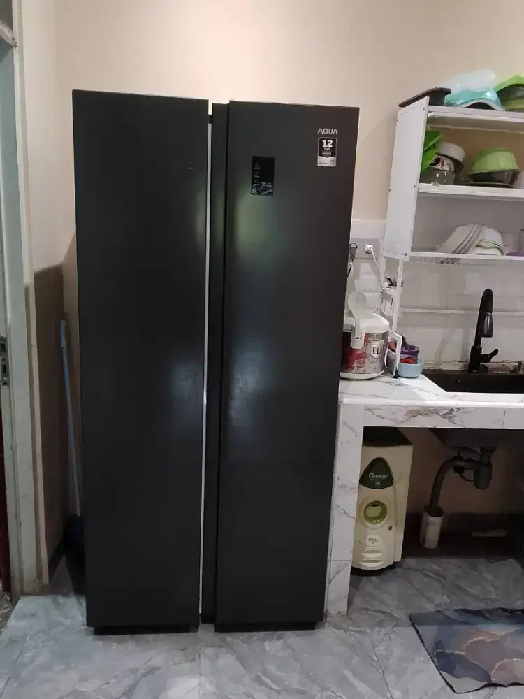 Kulkas 2 pintu merek Aqua Type AQR565IM(GB)
