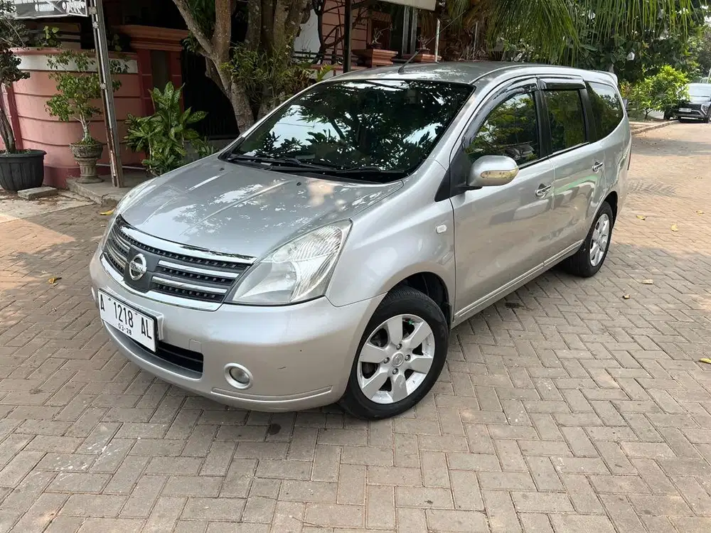 Nissan Grand Livina 1.5 A/T Ultimate 2010