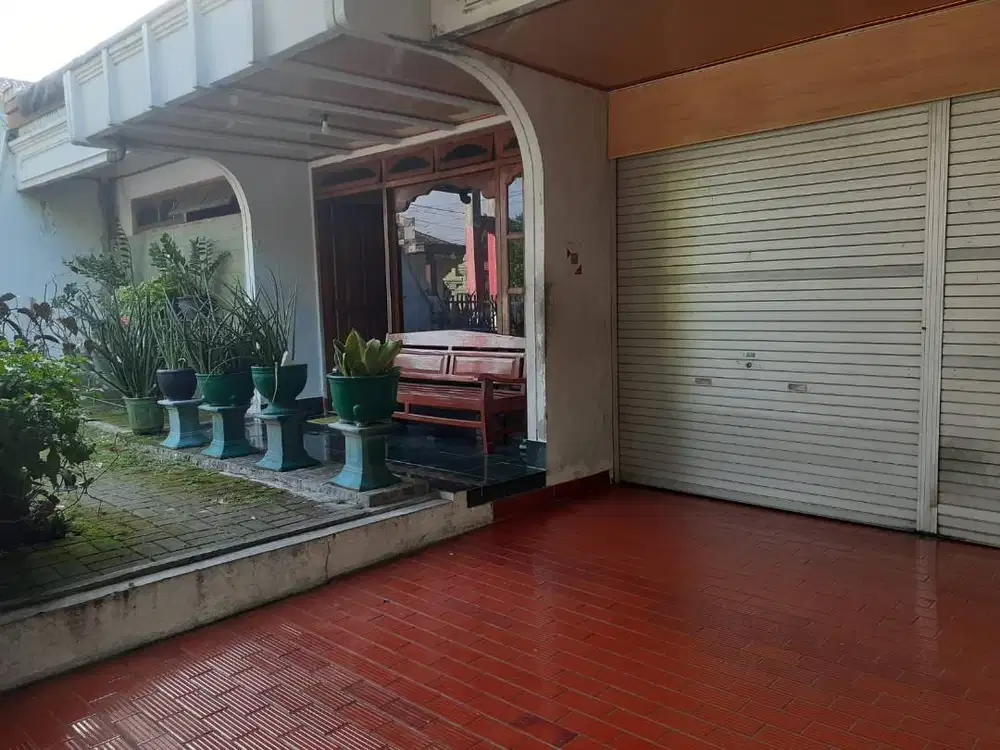 RUMAH STRATEGIS UNTUK USAHA DI PINGGIR JALAN RAYA